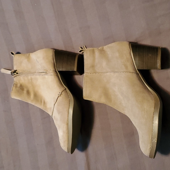 Old Navy tan suede boots, size 9 - Picture 6 of 11